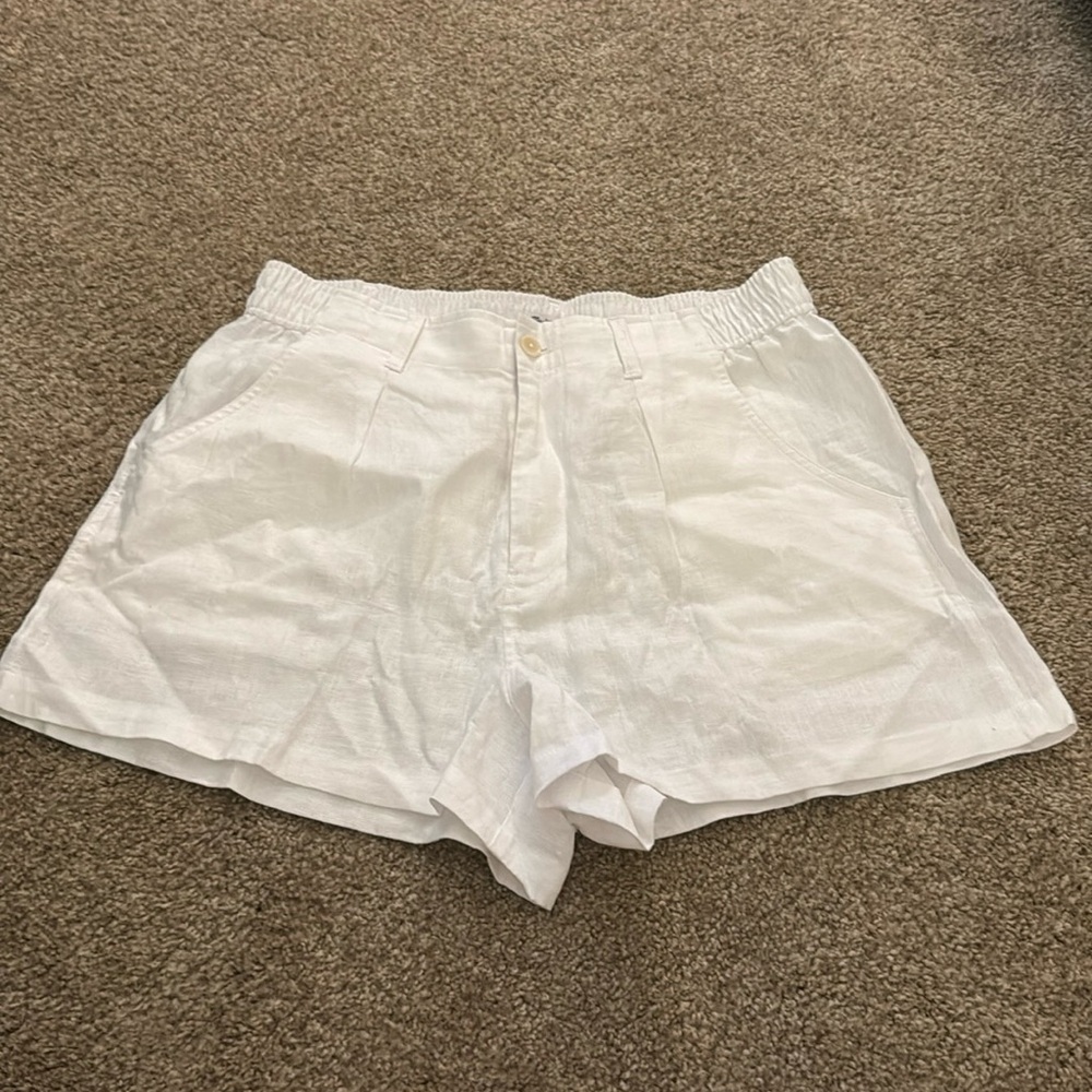 Tailored white linen Madewell shorts